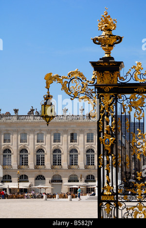 Portes en fer forgé doré par Jean Lamour, Place Stanislas, UNESCO World Heritage Site, Nancy, Lorraine, France, Europe Banque D'Images