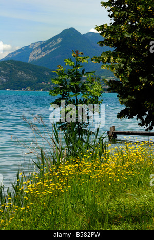 Le lac d'Annecy, Annecy, Rhône-Alpes, France, Europe Banque D'Images