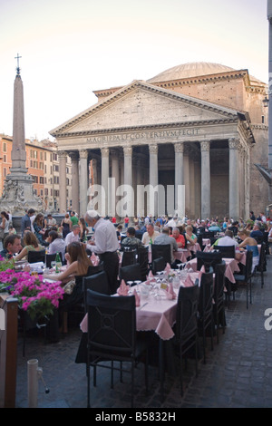 Rotonda Square et le Pantheon, Rome, Latium, Italie, Europe Banque D'Images