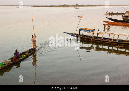 Coucher du soleil sur le fleuve Niger, Ségou, Mali, Afrique Banque D'Images