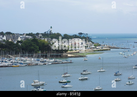 Bénodet, une populaire station de voile sur l'estuaire de la rivière Odet, dans le sud Finistère, Bretagne, France, Europe Banque D'Images