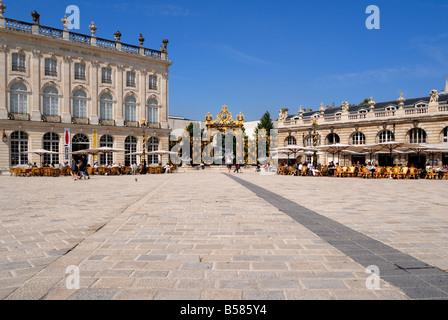 Portes en fer forgé doré par Jean Lamour, Place Stanislas, UNESCO World Heritage Site, Nancy, Lorraine, France, Europe Banque D'Images