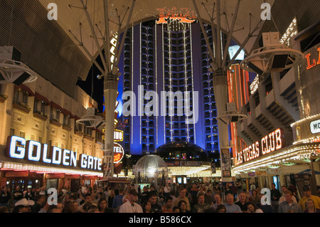 Fremont Street, la partie la plus ancienne de Las Vegas, le soir, Las Vegas, Nevada, États-Unis d'Amérique, Amérique du Nord Banque D'Images