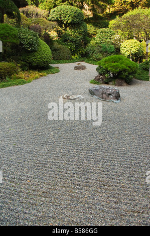 Un jardin en pierre sèche Hokoku-ji, Kamakura City, préfecture de Kanagawa, l'île de Honshu, Japon Banque D'Images