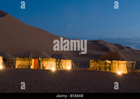 Camp touristique, Erg Awbari, désert du Sahara, Fezzan, Libye, Afrique du Nord, Afrique Banque D'Images