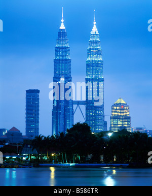 Les tours jumelles Petronas de l'immeuble, Kuala Lumpur, Malaisie, Asie du Sud, Asie Banque D'Images