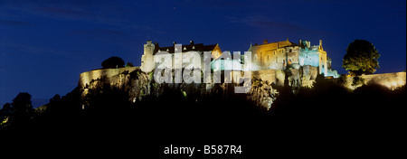 Le Château de Stirling, la nuit, au sommet de la colline du Château, à partir du sud-ouest, Stirling, Ecosse, Royaume-Uni, Europe Banque D'Images