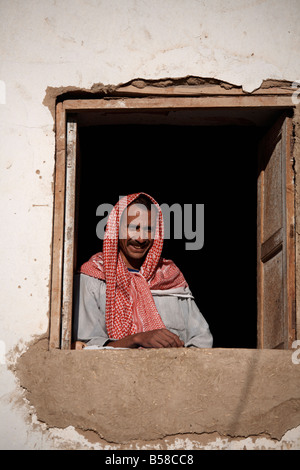 Un homme dans la région de Al-Qasr, Dakhla Oasis, Egypte, Afrique du Nord, Afrique Banque D'Images