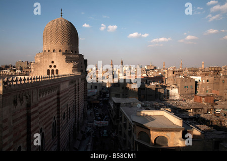 Le dôme de Bab Zuweila, donnant sur le Caire islamique et de la région de Khan al-Khalili, au Caire, Egypte, Afrique du Nord, Afrique Banque D'Images