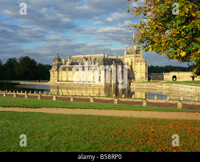 Le lac et le château de Chantilly, en Picardie, France, Europe Banque D'Images