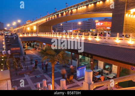 Les murs de la ville construit au premier règne de Hongwu le premier empereur de la dynastie Ming, la ville de Xian, Province du Shaanxi, Chine Banque D'Images