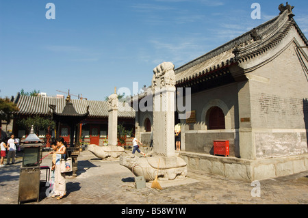 Le Temple des Nuages Blancs avaient tendance par des moines taoïstes, avec les bâtiments datant des dynasties Ming et Qing, Pékin, Chine Banque D'Images