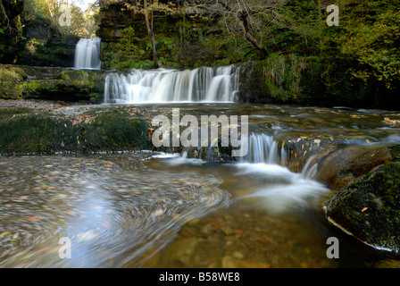 Sgwd Ddwli Ddwli la FIAS, tombe sur l'Afon Nedd Fechan dans les Brecon Beacons Banque D'Images