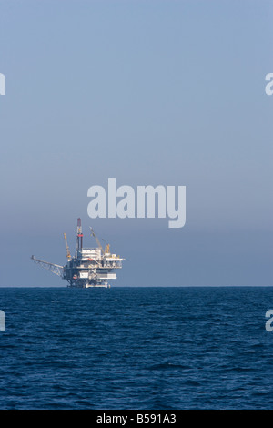 La plate-forme de forage en mer au large de la côte de Californie Banque D'Images