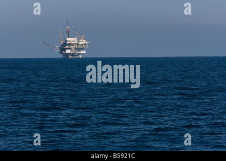 La plate-forme de forage en mer au large de la côte de Californie Banque D'Images