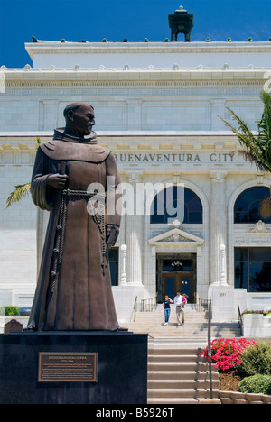 Le Père Junipero Serra statue par John Kangas Palo à l'Hôtel de Ville de Ventura en Californie USA Banque D'Images