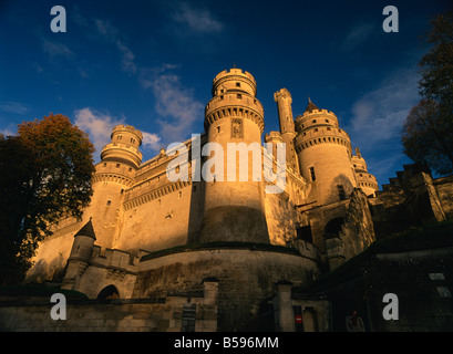 Château de Pierrefonds dans la forêt de Compiègne dans l'Oise Nord Picardie France Europe Banque D'Images