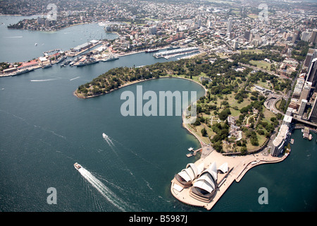 Vue aérienne sud-est de l'île-Jardin dépôt naval Botanic Gardens et l'Opera House Sydney NSW Australie oblique de haut niveau Banque D'Images