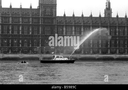 London Fire Brigade pris livraison du nouveau bateau-pompe 'Fire' Swift. Premier ajout permanent à la brigade de la rivière depuis 1961 Banque D'Images