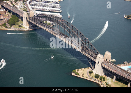 Vue aérienne à l'ouest de Harbour Bridge Dawes Point Pier Place olympique Piscine Sydney NSW Australie oblique de haut niveau Banque D'Images