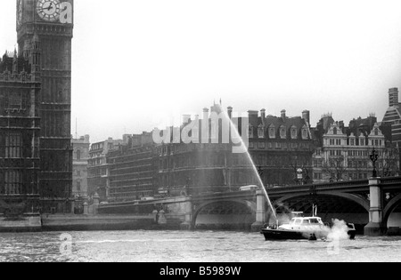 London Fire Brigade pris livraison du nouveau bateau-pompe 'Fire' Swift. Premier ajout permanent à la brigade de la rivière depuis 1961 Banque D'Images