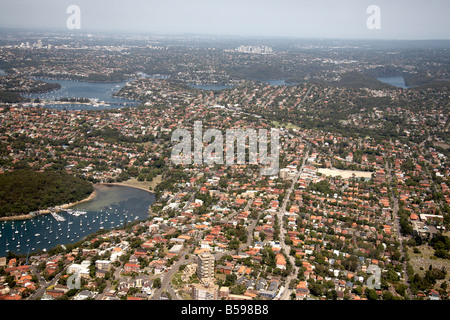 Vue aérienne de la banlieue ouest de Port Nord maisons Balgowlah Spit Bridge Sandy Bay Road Sydney NSW Australie oblique de haut niveau Banque D'Images