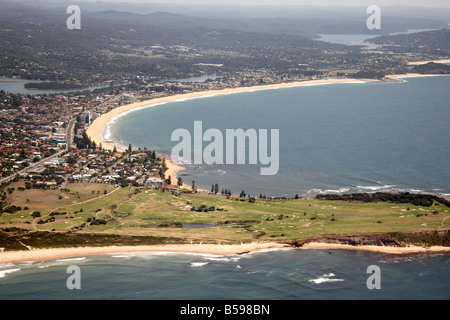 Vue aérienne SW Long Reef Beach Golf Course Narrbeen Collaroy Beach Lake maisons de banlieue à Pittwater Road Sydney NSW Australie Banque D'Images