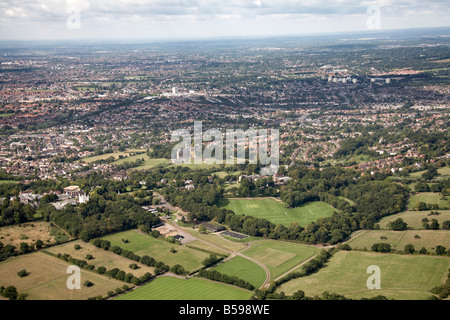 Vue aérienne au sud-ouest de l'école Belmont jeu Farm Riding School St Joseph s R C College maisons de banlieue Mill Hill Lond Banque D'Images