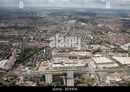 Vue aérienne au sud-ouest de Westfield Ville Blanche Chantier BBC Television Centre Shepherd s Bush Common London W11 W12 UK Banque D'Images