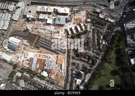 Vue aérienne au nord-est du site de construction de la ville blanche de Westfield West Cross route Shepherds Bush Common London W12 England UK Banque D'Images