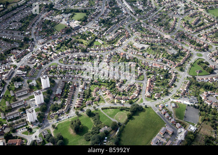 Vue aérienne de la banlieue sud-ouest de tours maisons terrains Highfield Lane Alexandra Road Dudley Angleterre UK High level Banque D'Images