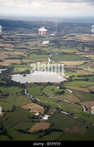 Vue aérienne au nord-ouest de Rugeley Power Station fleuve Trent pays ferme champs Yoxall Road King s Bromley Staffordshire UK High Banque D'Images