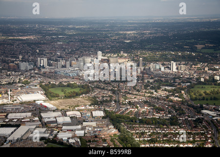 Vue aérienne à l'Est Parc industriel Wandle façon Commercial maisons de banlieue de tours du centre-ville de Croydon Greater London UK Banque D'Images