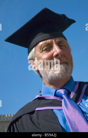 Le jour de la remise des diplômes des étudiants de l'université du Sussex en Angleterre portant robe et mortier Banque D'Images