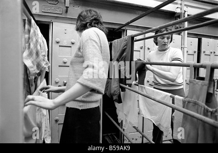 Glasgow Steamies. Général des scènes de femmes faisant la lessive dans un steamies dans la région de Gorbals à Glasgow. Juin 1981 Banque D'Images