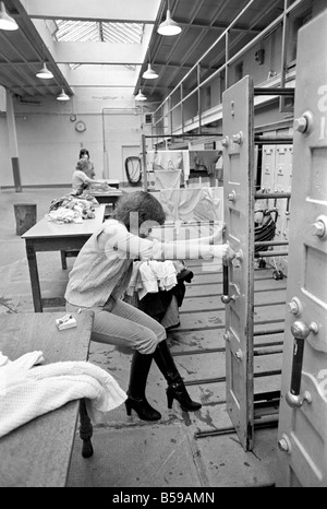 Glasgow Steamies. Général des scènes de femmes faisant la lessive dans un steamies dans la région de Gorbals à Glasgow. Juin 1981 Banque D'Images