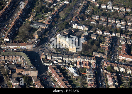 Vue aérienne au nord-ouest de Friern Barnet Friern Barnet Lane Hôtel de ville maisons de banlieue Road London N11 boutiques N12 England UK Banque D'Images