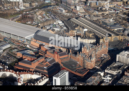 Vue aérienne au nord-est de British Library King s Cross St Pancras Gares Euston Rd ville buildings London NW1 N1 Banque D'Images