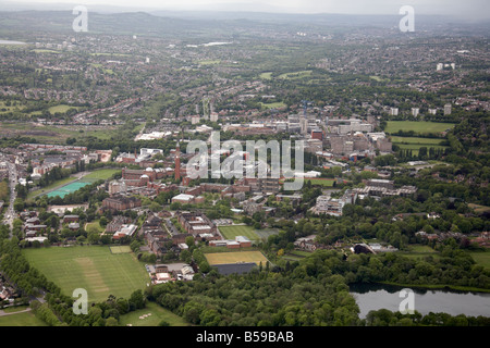 Vue aérienne au sud-ouest de King Edwards School de l'Université de Birmingham Edgbaston terrains de sport maisons de banlieue arbres Piscine B15 Banque D'Images