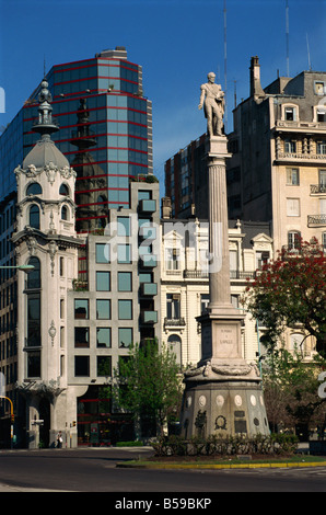L'architecture de la Plaza Lavalle et statue, Buenos Aires, Argentine, Amérique du Sud Banque D'Images