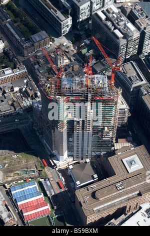 Vue aérienne au sud-est de la construction Ville de London tower blocks Shoreditch High Street, rue Broad Street Marchandises culte Banque D'Images