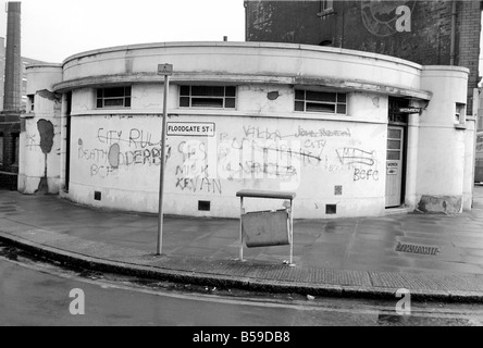 Vues générales de l'écriture Graffiti après un match de football. &# 13 ;&# 10;Février 1975 &# 13 ;&# 10;75-01064-005 Banque D'Images