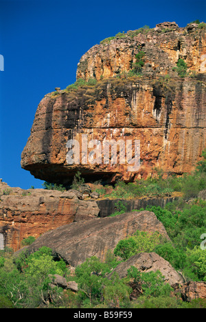 Nourlangie Rock, sacré aborigène et site d'art rupestre, le Kakadu National Park, Territoire du Nord, Australie, Pacifique Banque D'Images