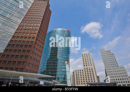 De nouveaux bâtiments modernes de la Potsdamer Platz, près de la gare Bahnhof (gare), Berlin, Germany, Europe Banque D'Images