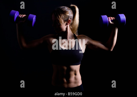 Portrait of young woman at fitness studio Banque D'Images