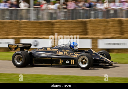 1982 Lotus-Cosworth 91 avec chauffeur Jim Bennett à Goodwood Festival of Speed, Sussex, UK. Banque D'Images