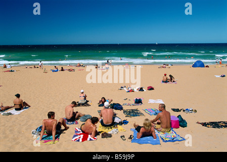 Des groupes de personnes sur Palm Beach, à la pointe nord de la zone métropolitaine de Sydney, Nouvelle Galles du Sud, Australie, Pacifique Banque D'Images