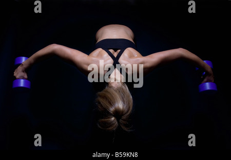 Portrait of young woman at fitness studio Banque D'Images