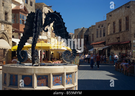 Détail de la fontaine, la vieille ville de Rhodes, Rhodes, Dodécanèse, îles grecques, Grèce, Europe Banque D'Images