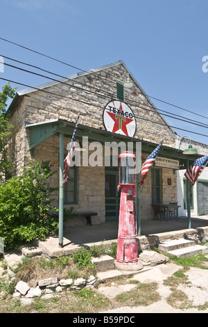 Texas Hill Country Driftwood station de gaz historique Banque D'Images